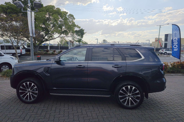 2026 Ford Everest Platinum 3.0L thumb-3