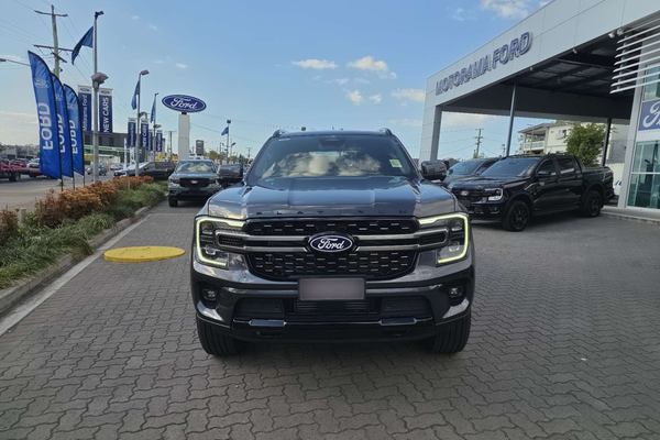2026 Ford Everest Platinum 3.0L thumb-4