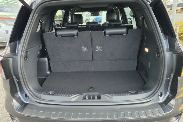 2026 Ford Everest Platinum 3.0L thumb-6