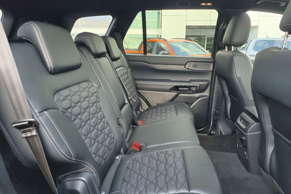 2026 Ford Everest Platinum 3.0L thumb-7