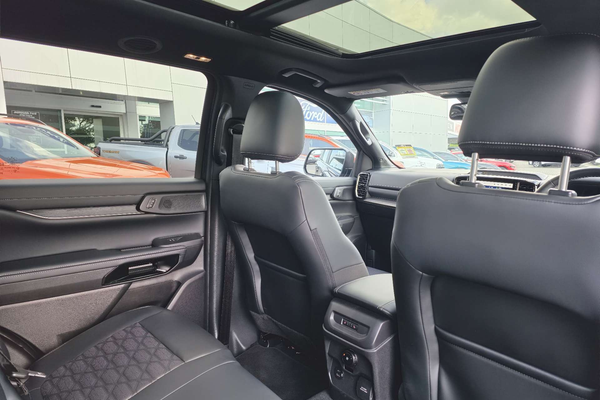 2026 Ford Everest Platinum 3.0L thumb-8