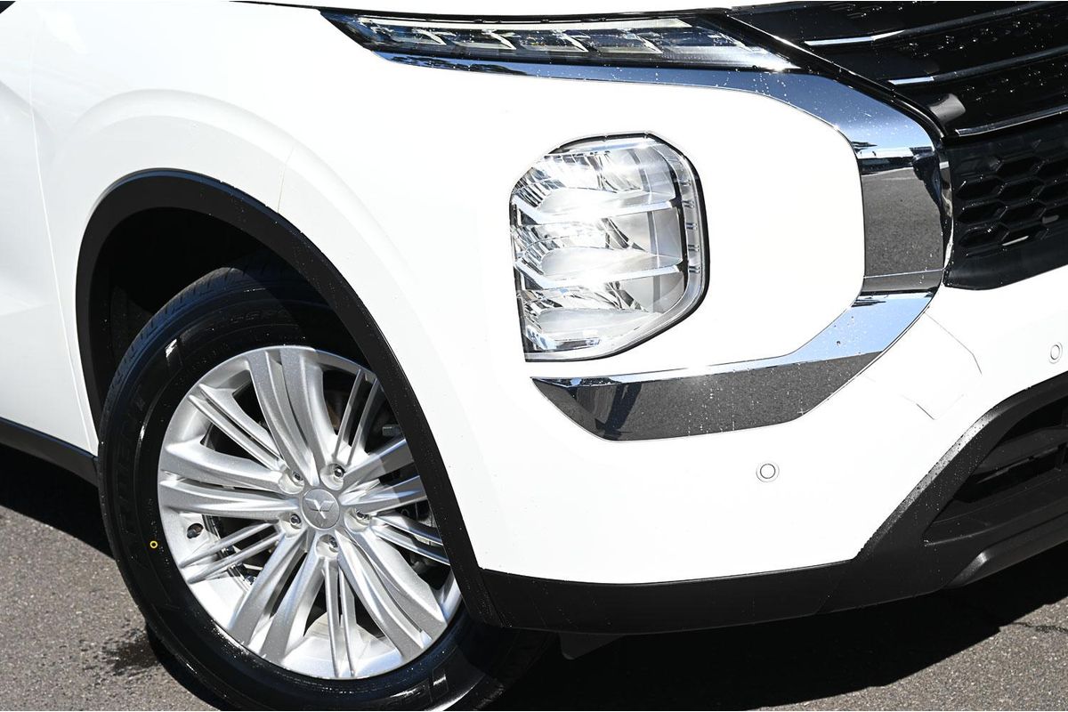 2023 Mitsubishi Outlander ES ZM