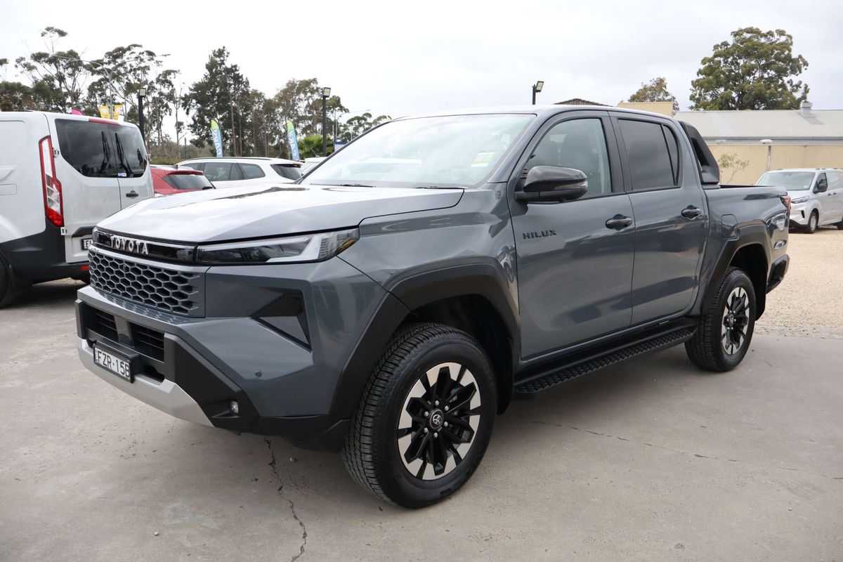 2025 Toyota Hilux SR5 GUN226R 4X4