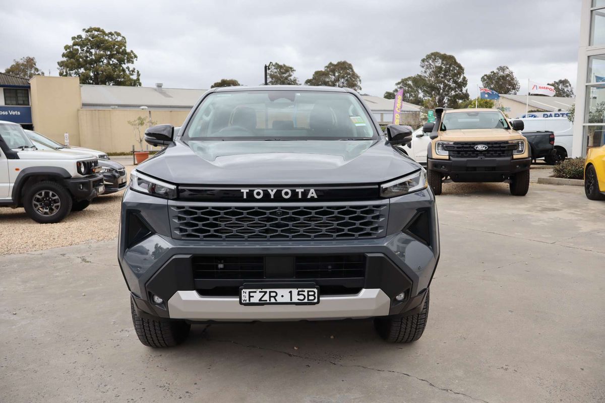2025 Toyota Hilux SR5 GUN226R 4X4