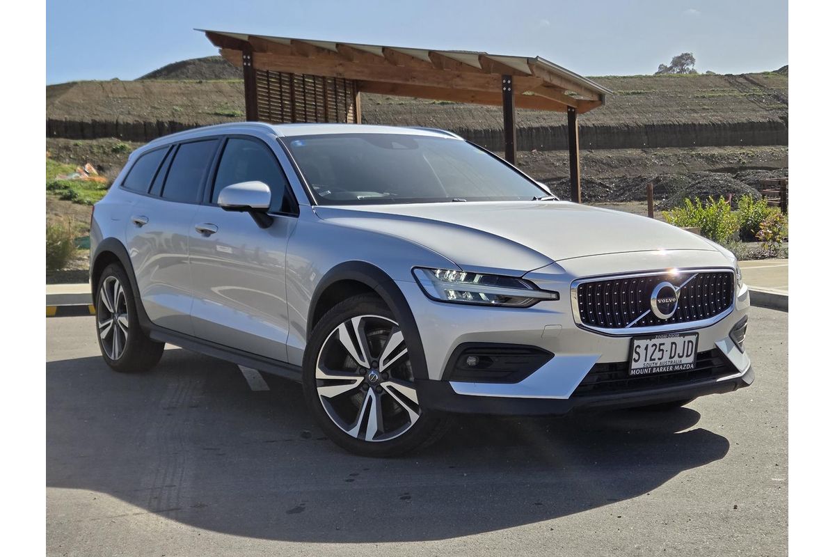 2022 Volvo V60 Cross Country B5