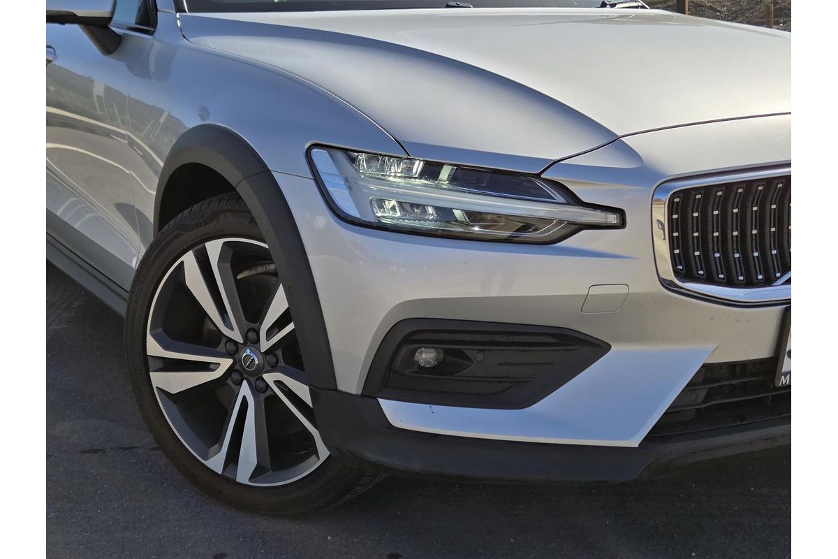 2022 Volvo V60 Cross Country B5