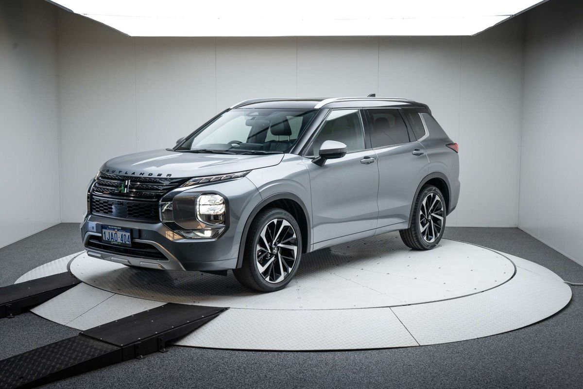 2023 Mitsubishi Outlander Exceed Tourer ZM