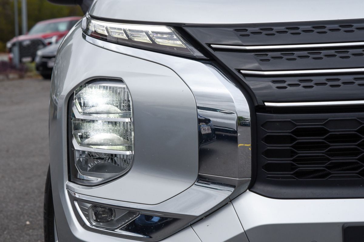 2024 Mitsubishi Outlander LS ZM