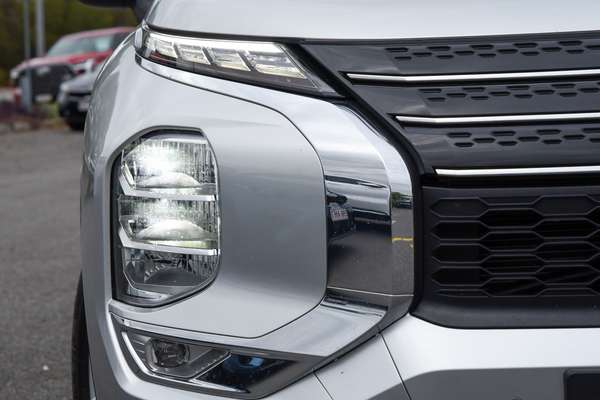 2024 Mitsubishi Outlander LS ZM thumb-1