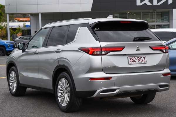 2024 Mitsubishi Outlander LS ZM thumb-5