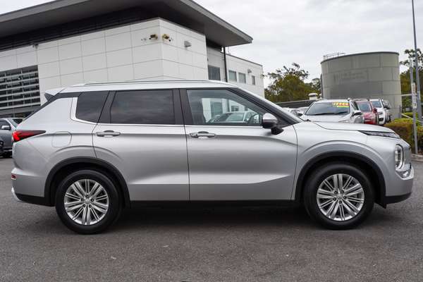 2024 Mitsubishi Outlander LS ZM thumb-4