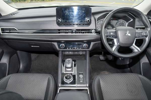 2024 Mitsubishi Outlander LS ZM thumb-16