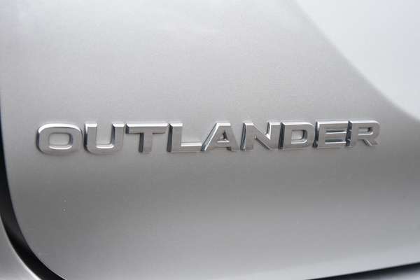 2024 Mitsubishi Outlander LS ZM thumb-19