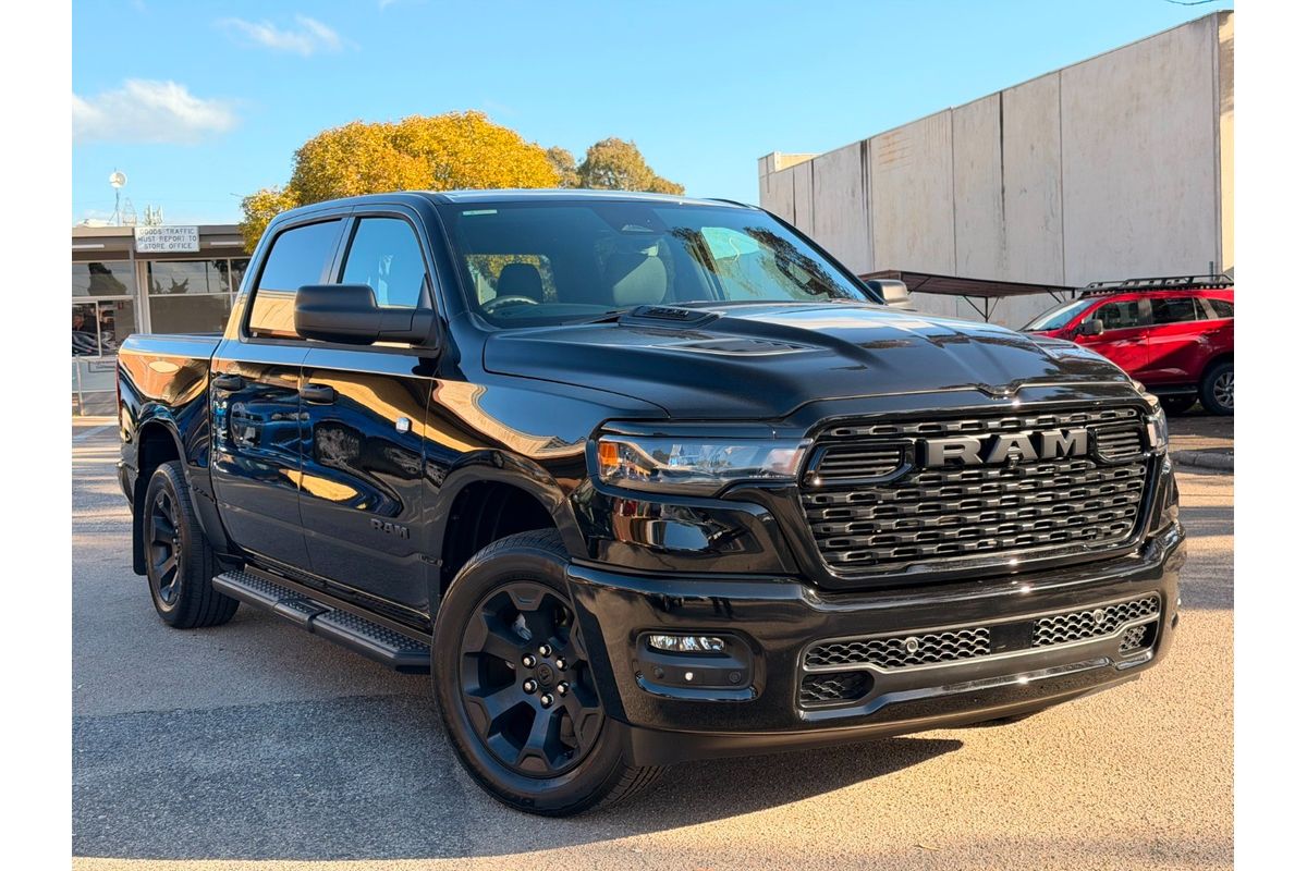 2026 RAM 1500 Express Black Edition Hurricane SO DT 4X4 SWB