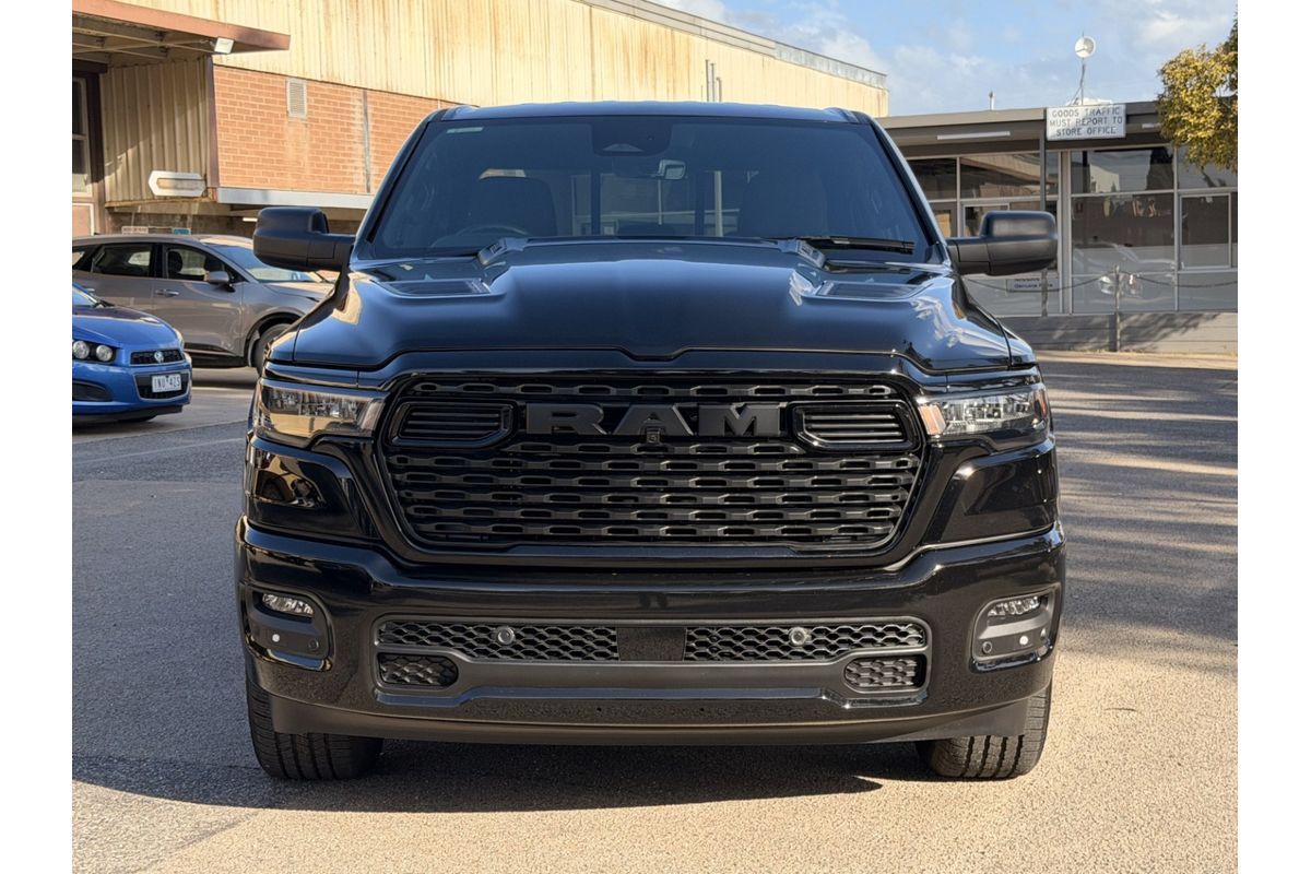 2026 RAM 1500 Express Black Edition Hurricane SO DT 4X4 SWB