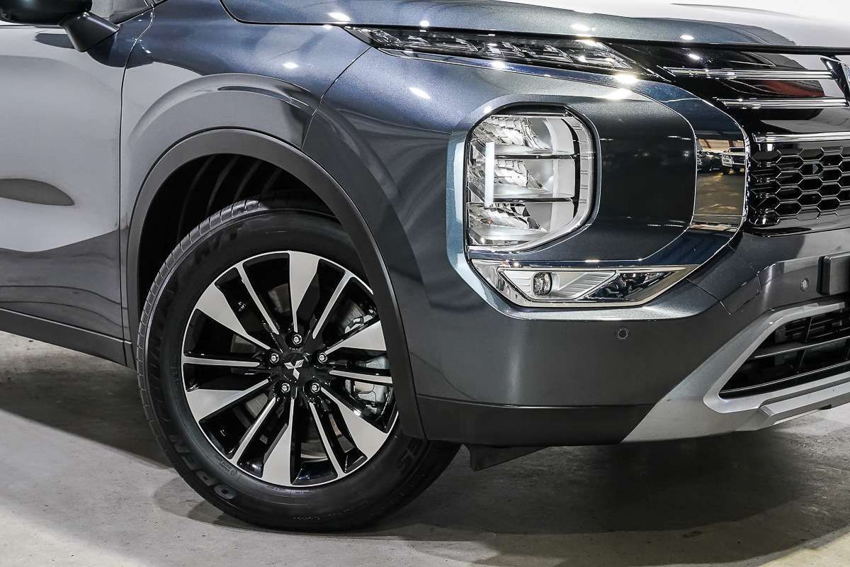 2025 Mitsubishi Outlander LS ZM