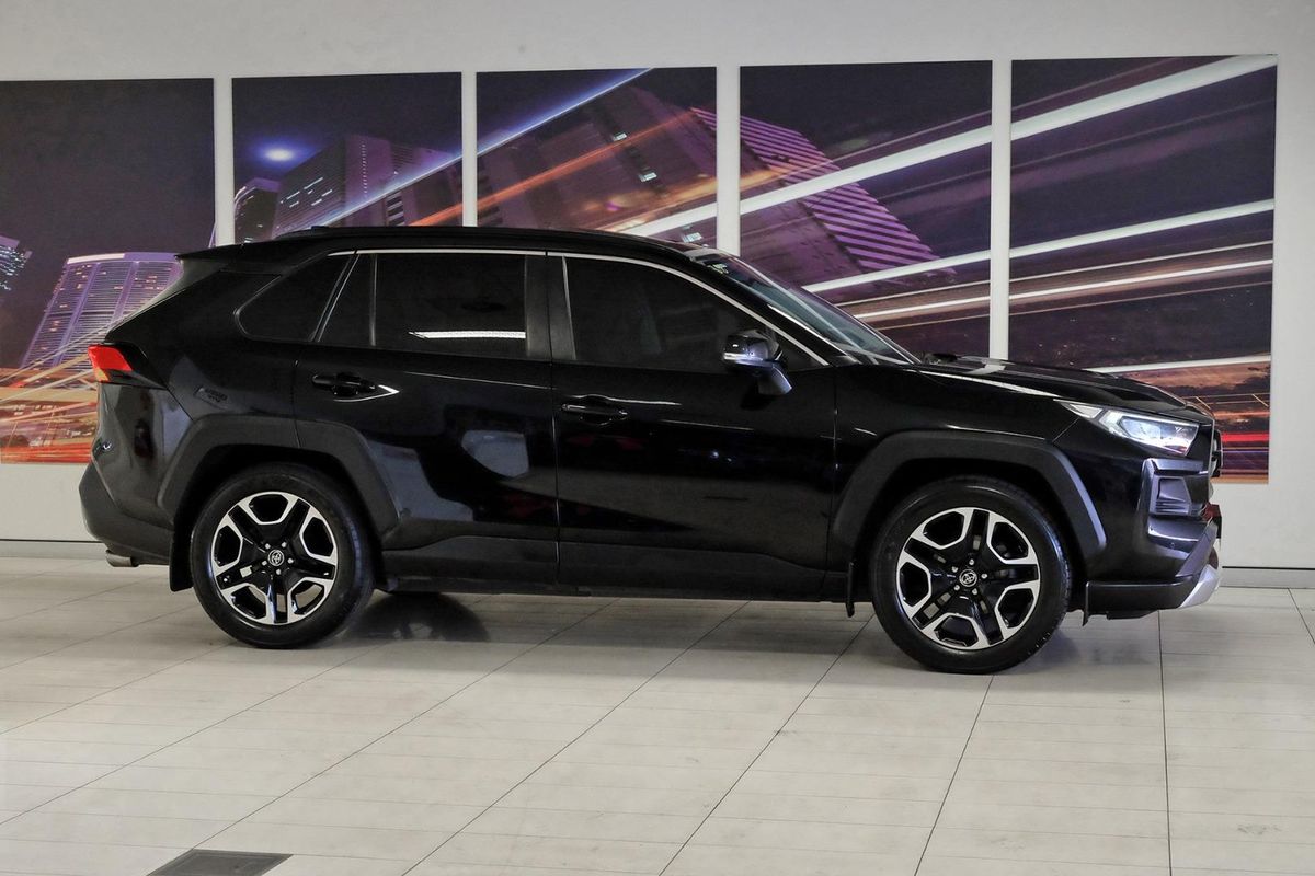 2019 Toyota RAV4 Edge AXAA54R image 3