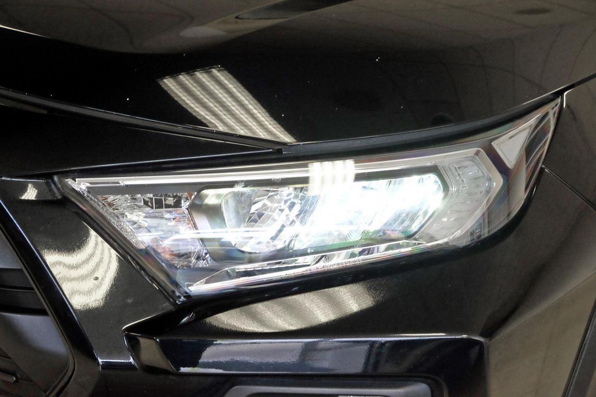 2019 Toyota RAV4 Edge AXAA54R image 19