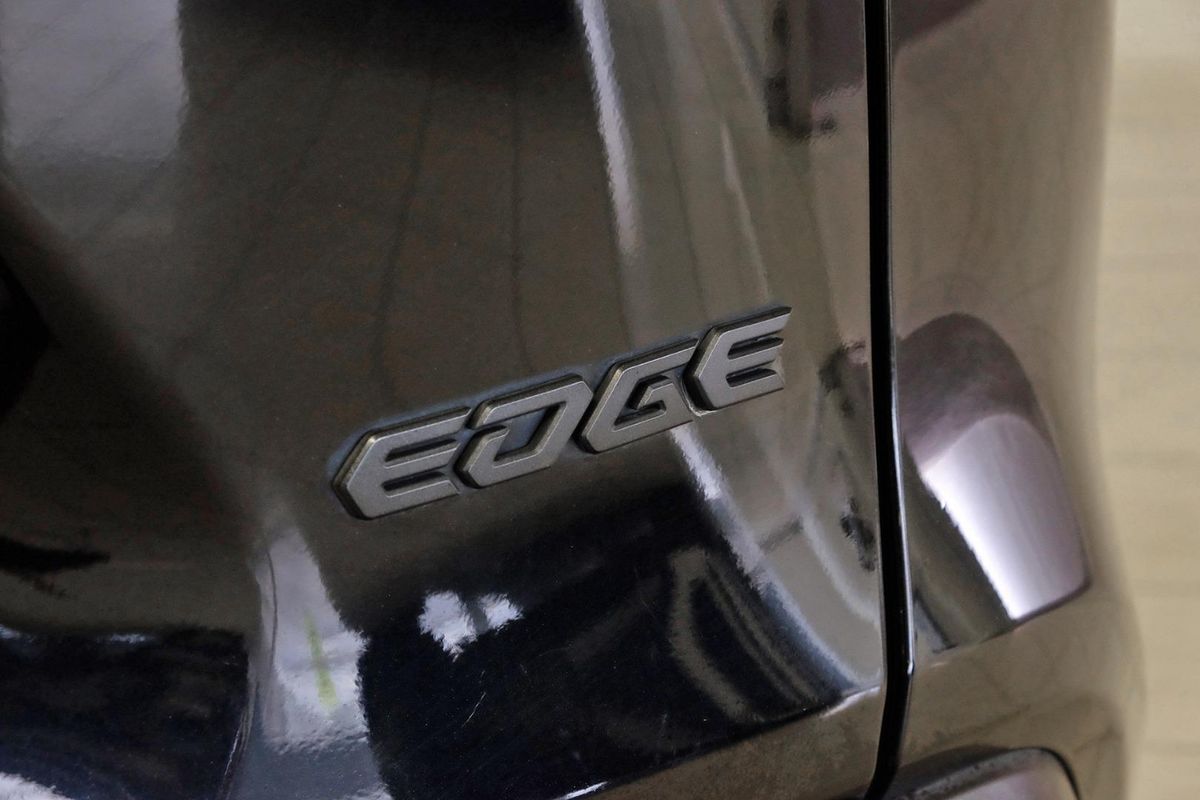 2019 Toyota RAV4 Edge AXAA54R image 23