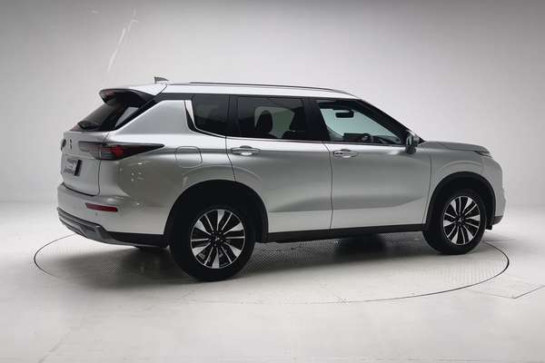 2025 Mitsubishi Outlander LS ZM thumb-2