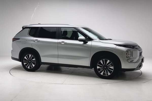 2025 Mitsubishi Outlander LS ZM thumb-3