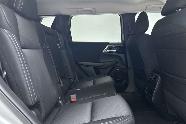 2025 Mitsubishi Outlander LS ZM thumb-11