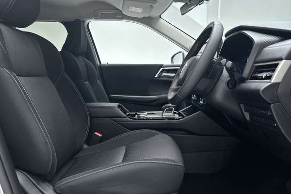 2025 Mitsubishi Outlander LS ZM thumb-12