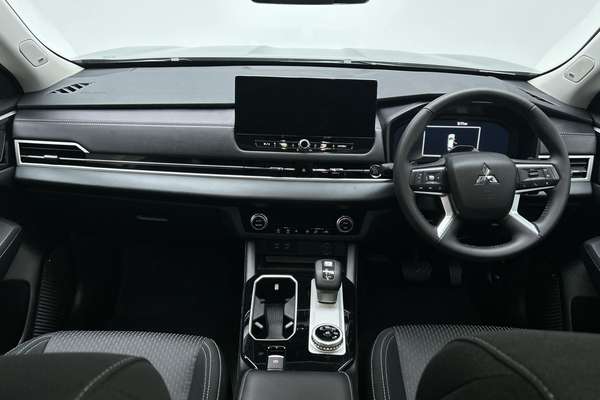 2025 Mitsubishi Outlander LS ZM thumb-19