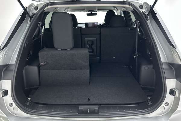 2025 Mitsubishi Outlander LS ZM thumb-20