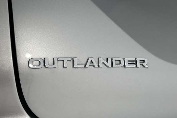 2025 Mitsubishi Outlander LS ZM thumb-21
