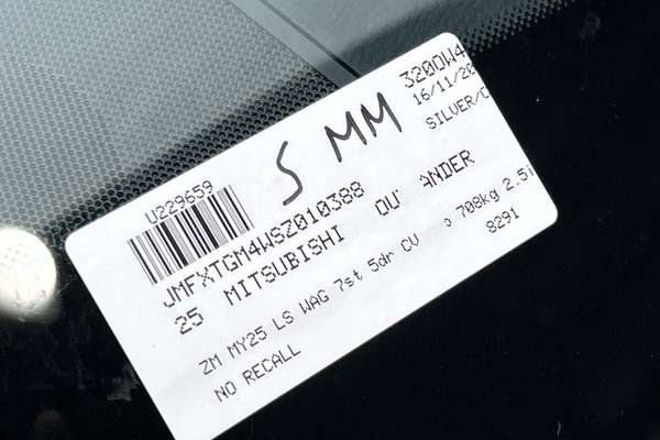 2025 Mitsubishi Outlander LS ZM thumb-23