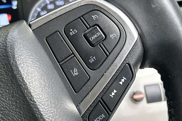 2020 Toyota Hiace GDH300R LWB thumb-16