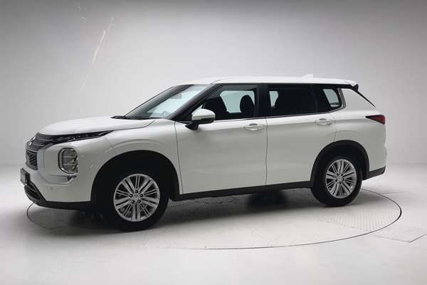 2024 Mitsubishi Outlander ES ZM thumb-3