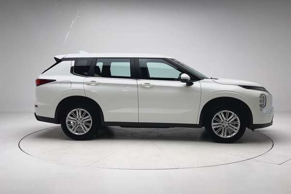 2024 Mitsubishi Outlander ES ZM thumb-8