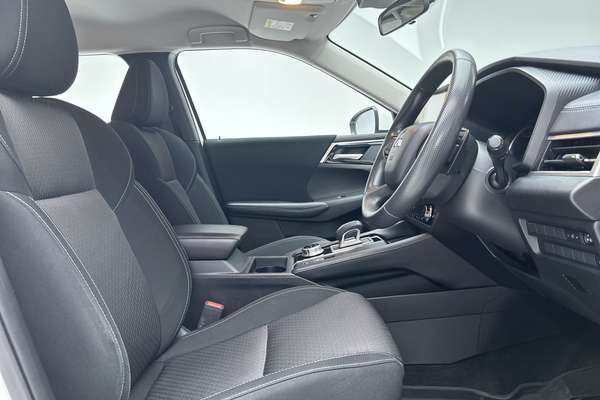 2024 Mitsubishi Outlander ES ZM thumb-12