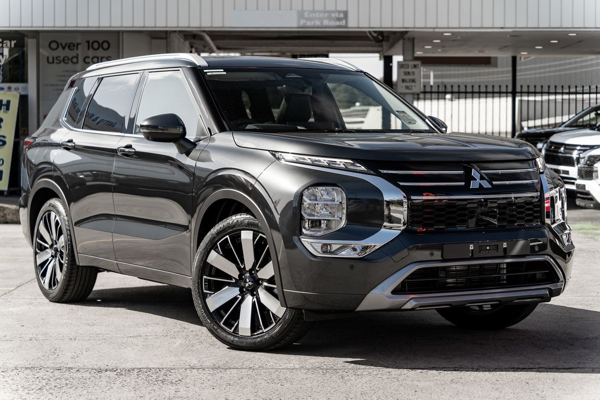 2025 Mitsubishi Outlander Exceed ZM