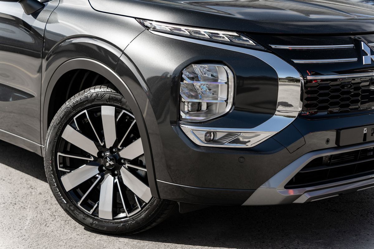 2025 Mitsubishi Outlander Exceed ZM
