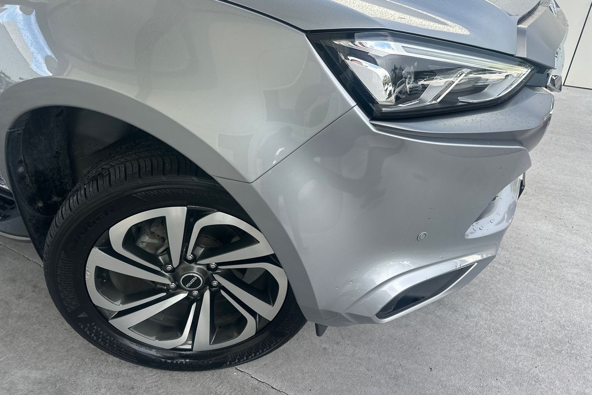 2022 Isuzu MU-X LS-T