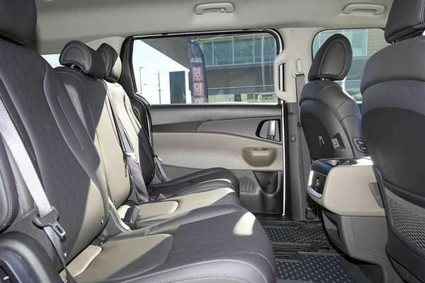 2026 Kia Carnival Sport+ HEV KA4 PE thumb-9