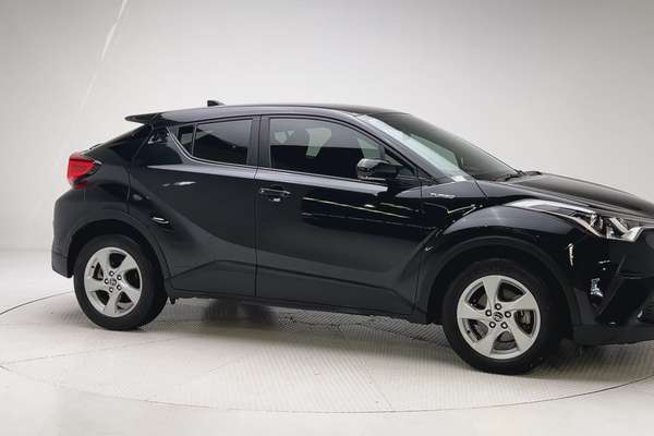 2017 Toyota C-HR NGX10R thumb-3