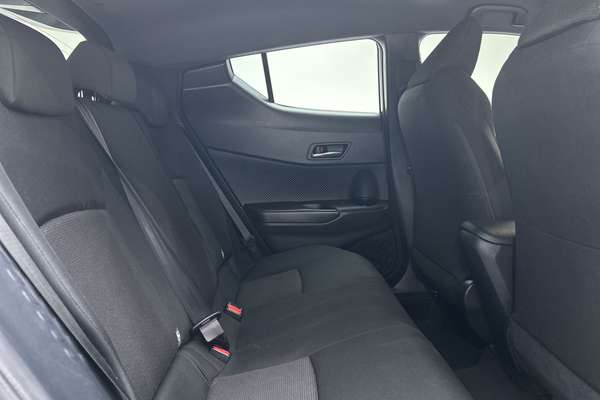 2017 Toyota C-HR NGX10R thumb-11