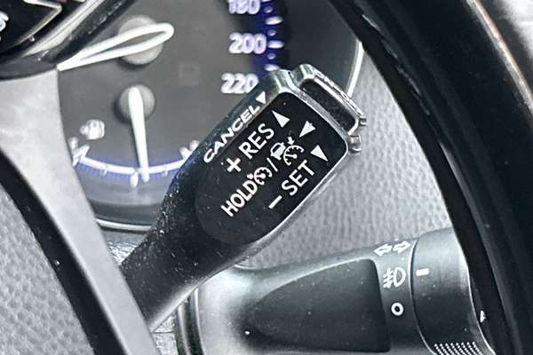 2017 Toyota C-HR NGX10R thumb-17