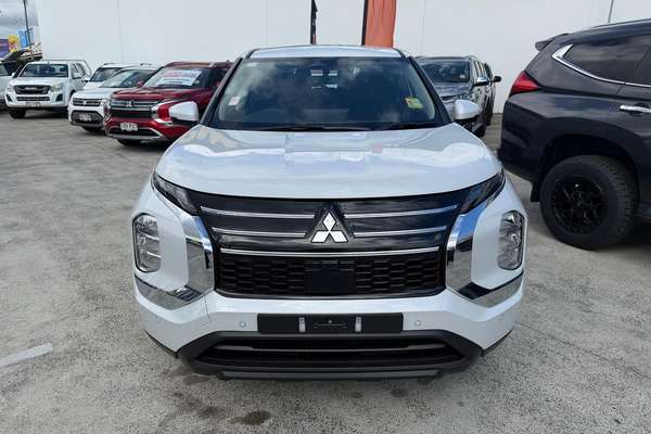 2025 Mitsubishi Outlander ES ZM