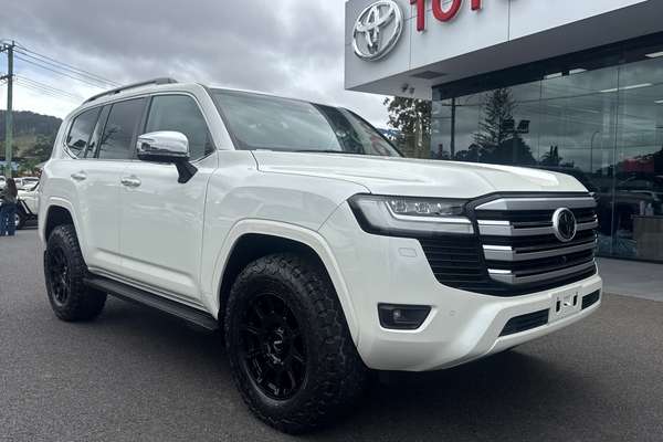 2022 Toyota Landcruiser Sahara FJA300R