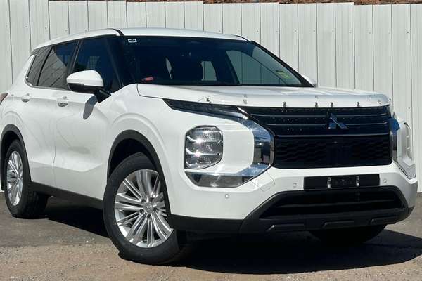 2022 Mitsubishi Outlander ES ZM