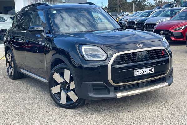 2024 MINI Countryman S Favoured U25