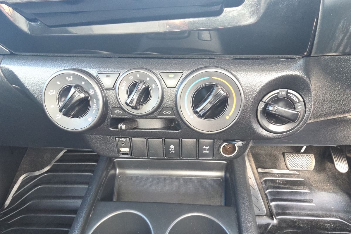 2016 Toyota Hilux SR GUN126R 4X4