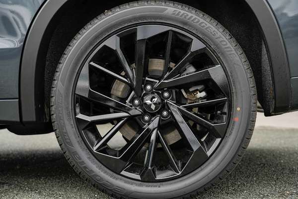 2025 Mitsubishi Outlander PHEV GSR ZM thumb-3