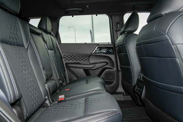 2025 Mitsubishi Outlander PHEV GSR ZM thumb-8