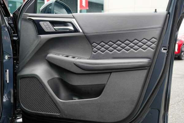 2025 Mitsubishi Outlander PHEV GSR ZM thumb-15